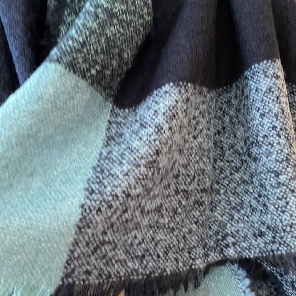 Scarf/wrap - Picture 2 of 5